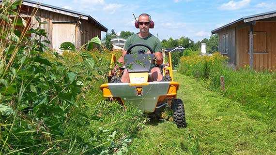 Aufsitzmaeher_Meir-Gartenservice_02_570x321px.jpg