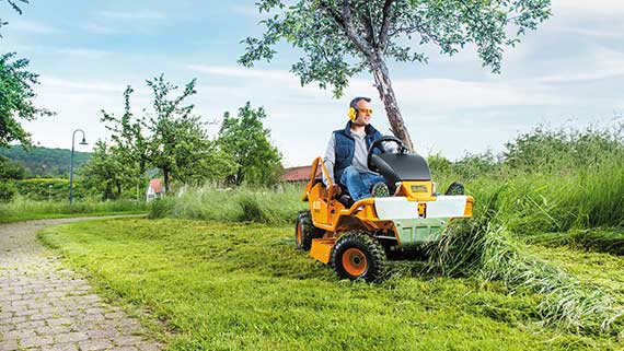 Aufsitzmaeher_Meir-Gartenservice_01_570x321px.jpg