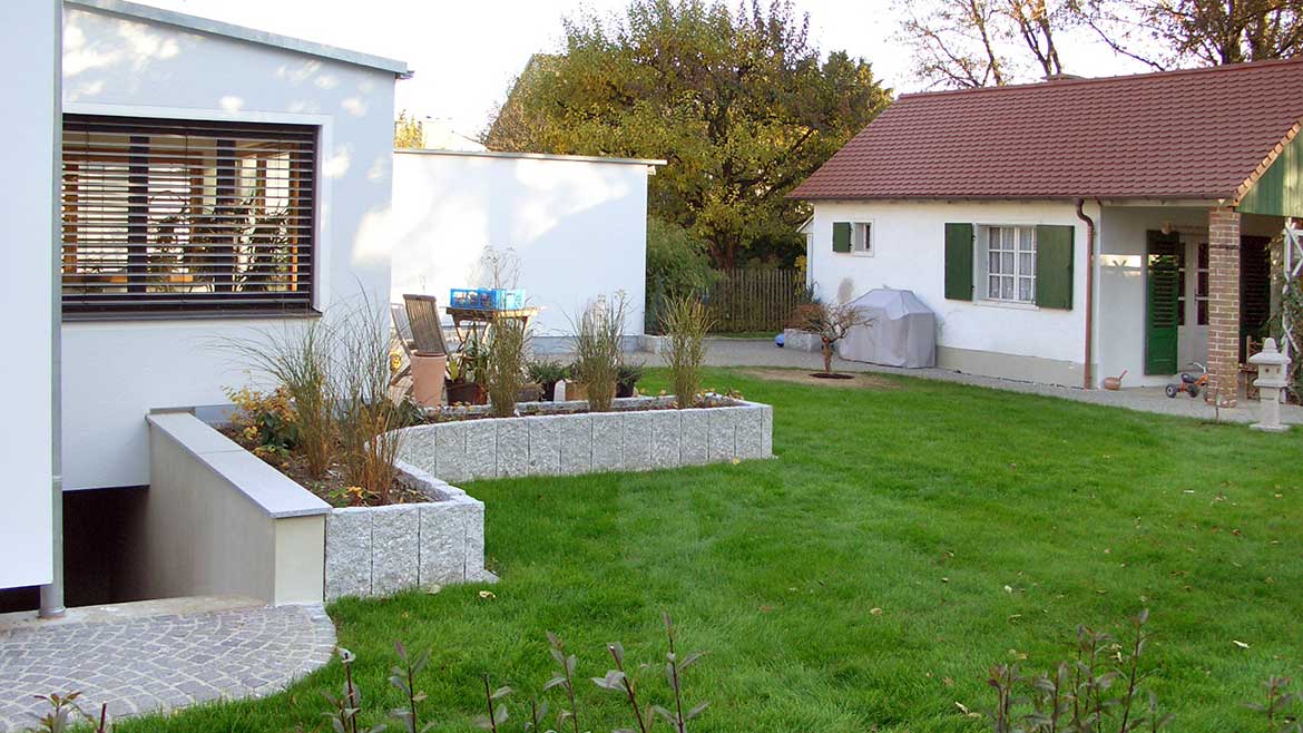 Plasterung-Steinpalisade-Rasen_Meir-Gartenservice_1170x658px.jpg