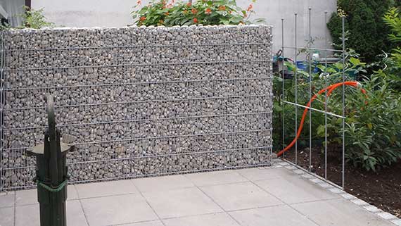 Gabionen-Plasterarbeiten-Brunnen_Meir-Gartenservice_570x321px.jpg