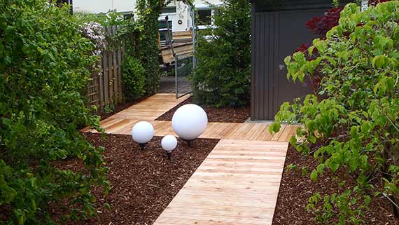 Gartenweg-Beleuchtung_Meir-Gartenservice_570x321px.jpg